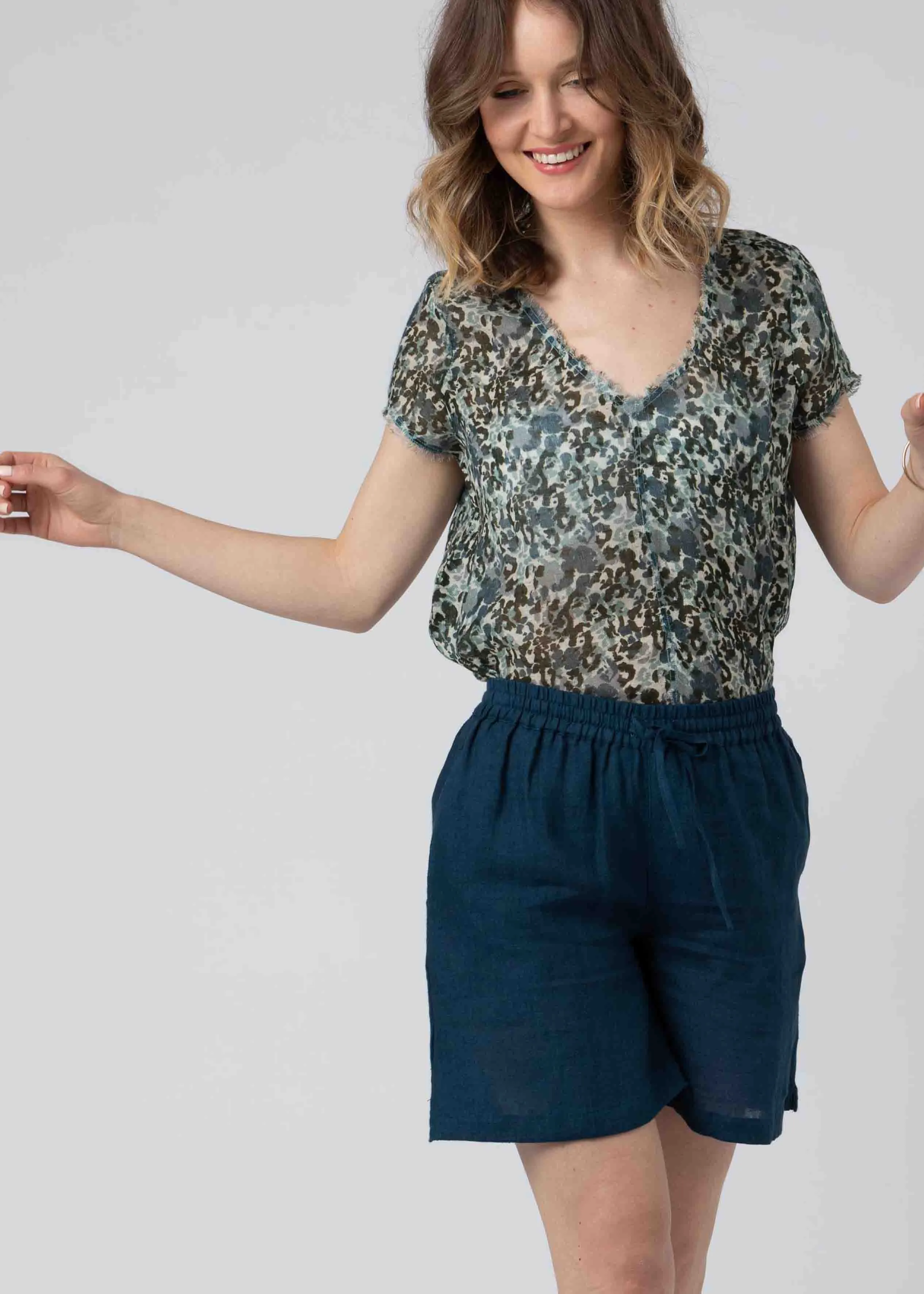 Lyla Linen Relaxed Elastic Waist Pull On Shorts