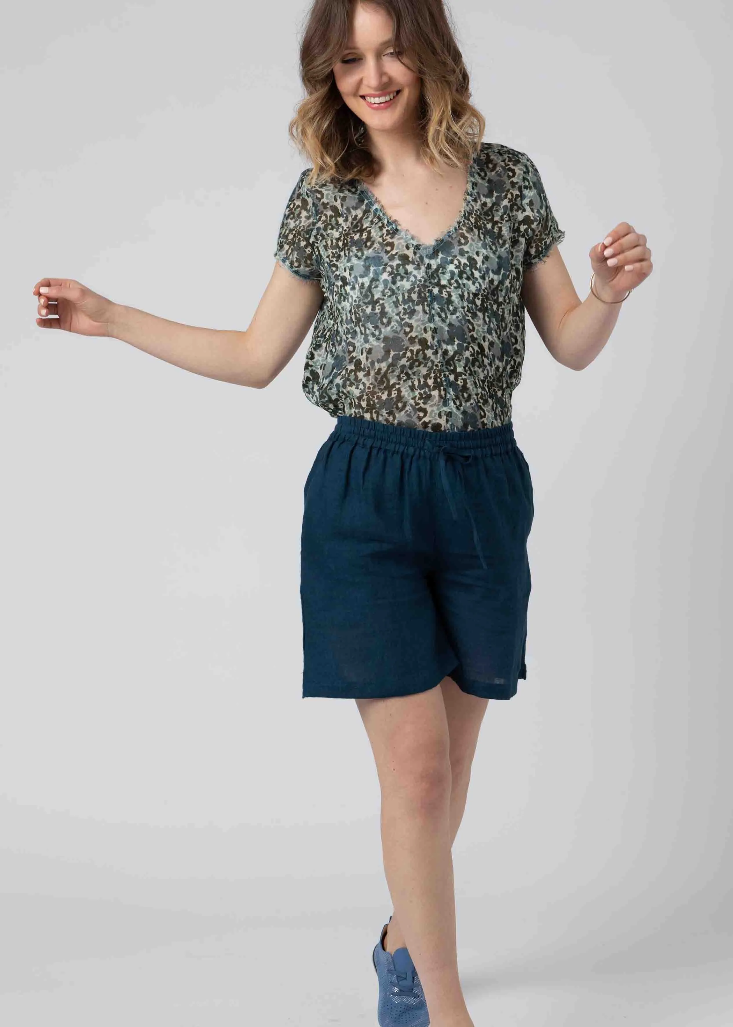 Lyla Linen Relaxed Elastic Waist Pull On Shorts