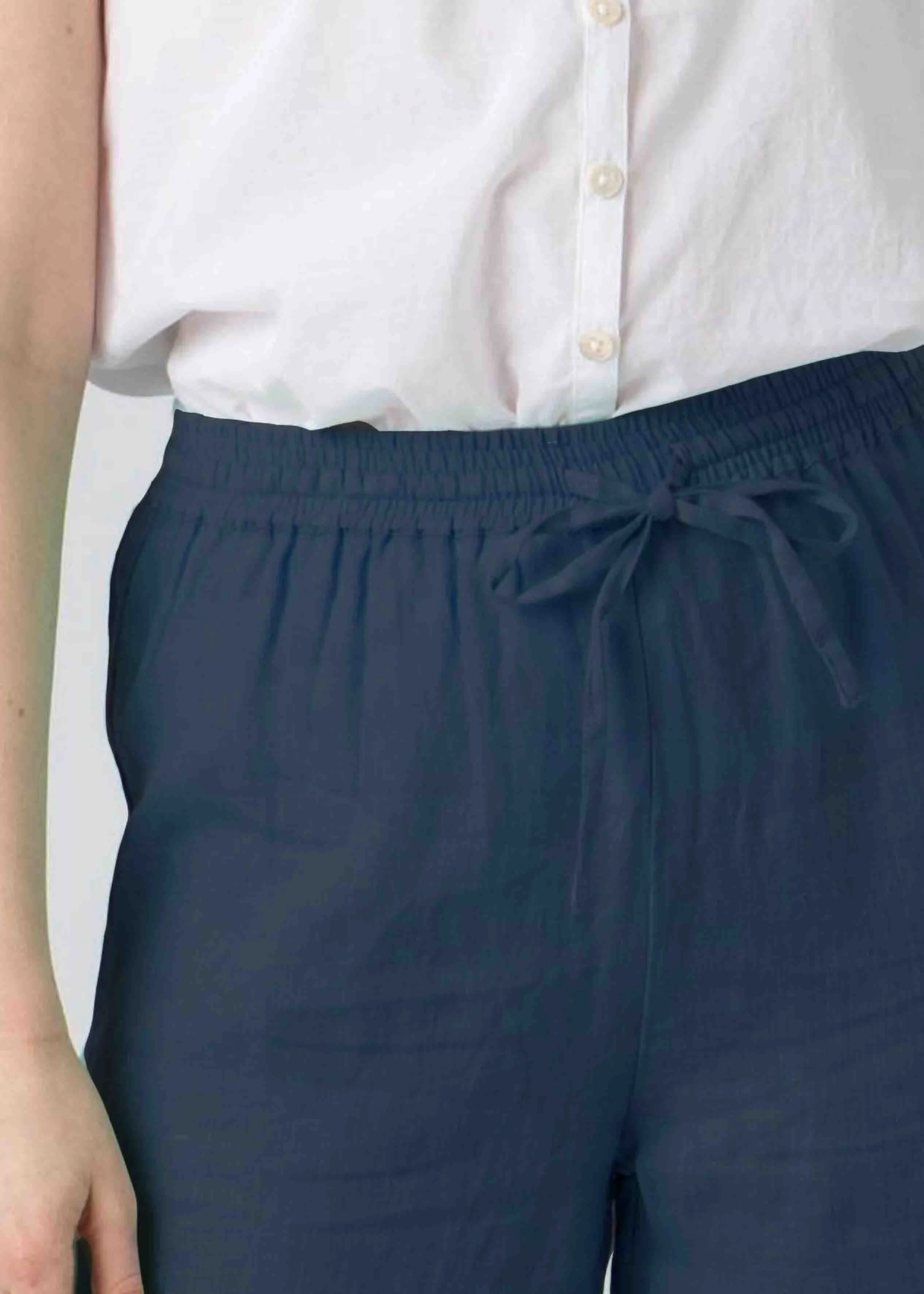 Lyla Linen Relaxed Elastic Waist Pull On Shorts