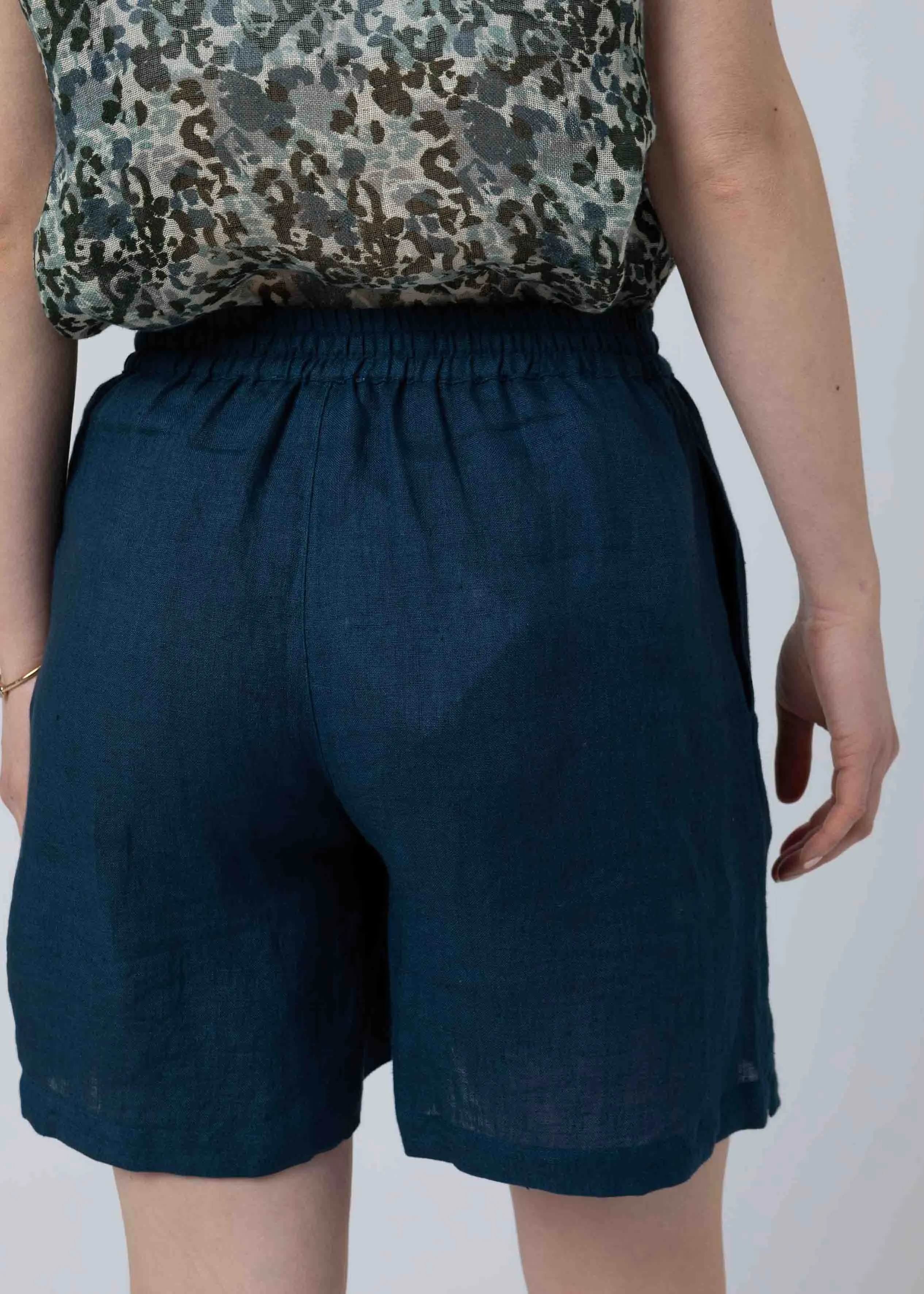 Lyla Linen Relaxed Elastic Waist Pull On Shorts