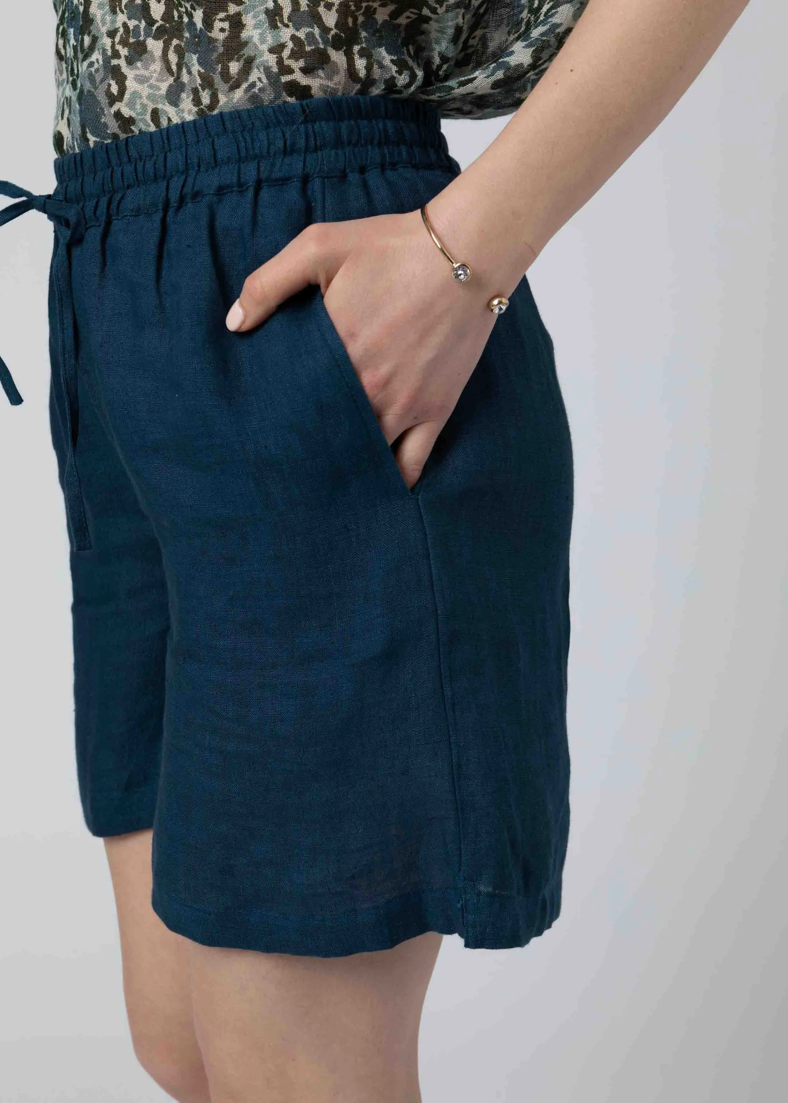 Lyla Linen Relaxed Elastic Waist Pull On Shorts