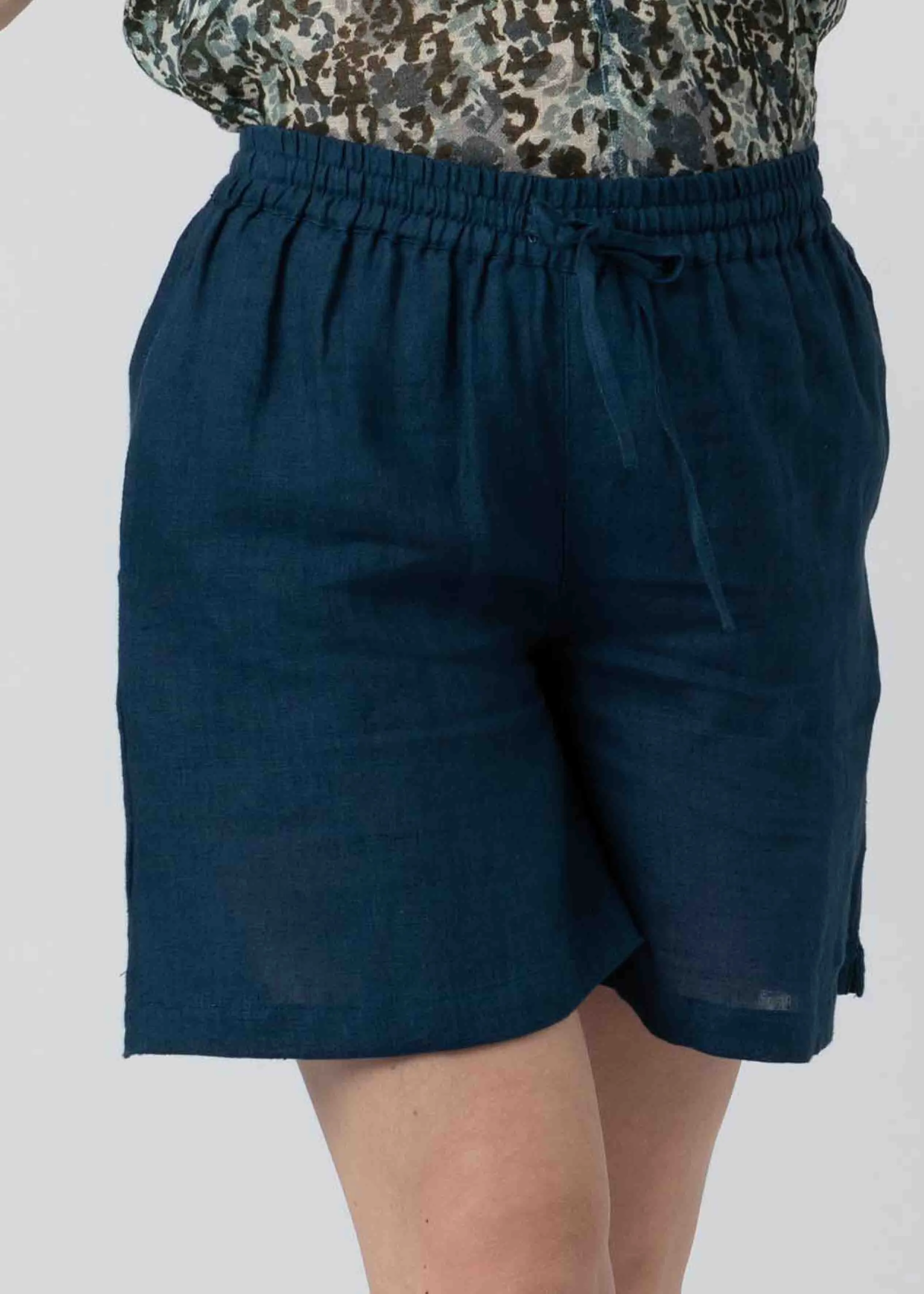 Lyla Linen Relaxed Elastic Waist Pull On Shorts